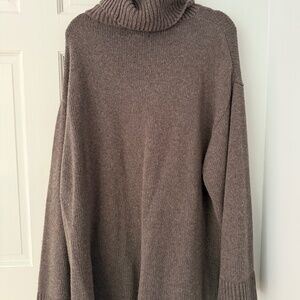 Oversize Wool/Cashmere Blend Turtle neck sweater